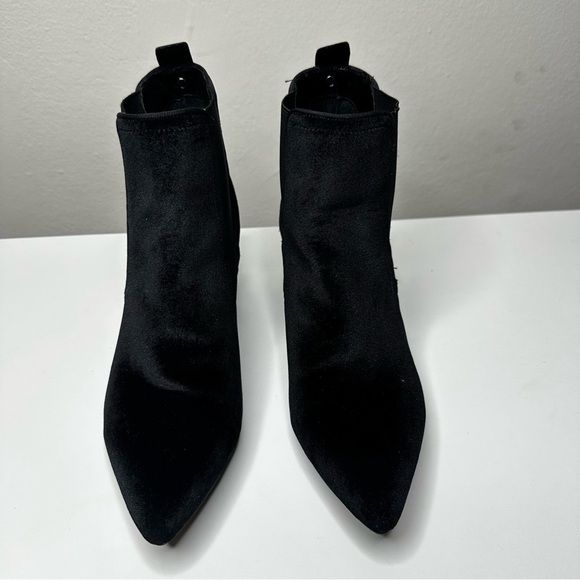 Guess Black Velvet Chelsea Booties Size 7.5 Boots Party Ankle Booties Block Heel - Picture 2 of 9